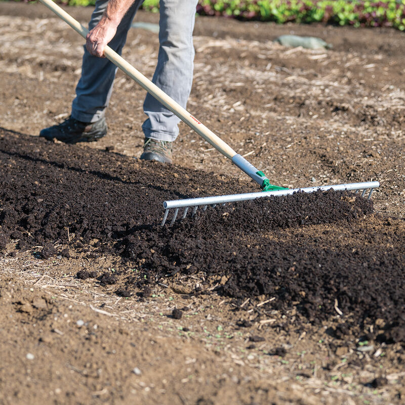 06315_03_connecat_bed_prep_rake
