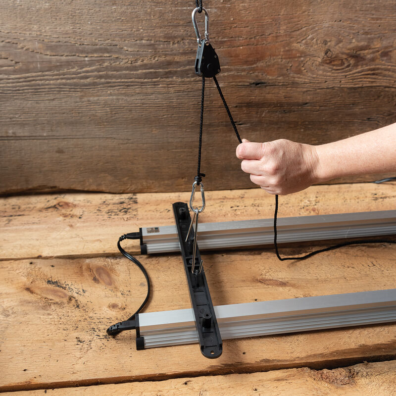 08349_02_adjustable_hanger